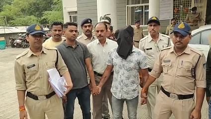 Ujjain News: अमीर बनने के लिए बना लुटेरा, आंखों में मिर्च डालकर की थी लूट, गिरफ्तारी के लिए खंगाले गए 150 CCTV