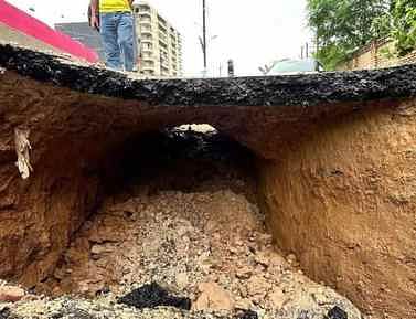 MP: ग्वालियर की सबसे महंगी महल रोड़ 10 दिन में 10 बार धसकी, थोड़ी ही बारिश में हो जाते हैं बड़े-बड़े गड्ढे