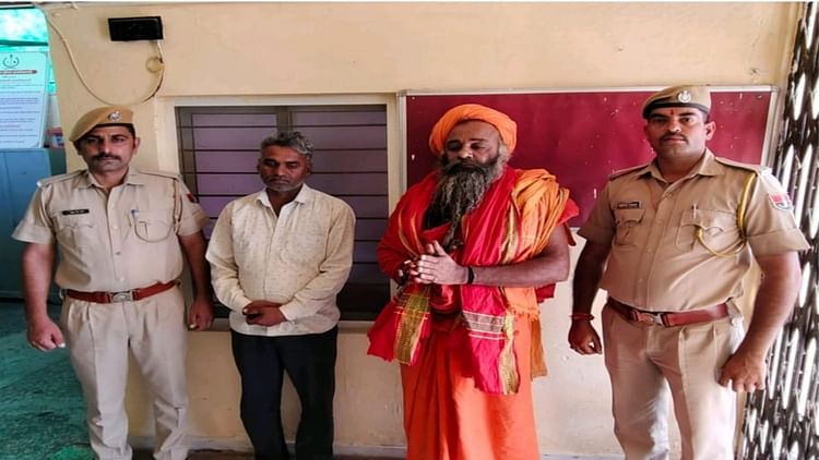 Sirohi News: बोलेरो की लाइटों के अंदर थैलियों में अफीम का दूध छिपाकर कर रहे थे तस्करी, दो आरोपी गिरफ्तार