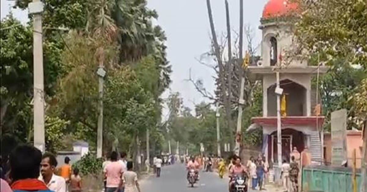 सारण के रिविलगंज में वोटरों को परेशान कर रहे थे उपद्रवी, बीच में आई पुलिस तो हो गया बवाल, पथराव में पुलिसकर्मी घायल