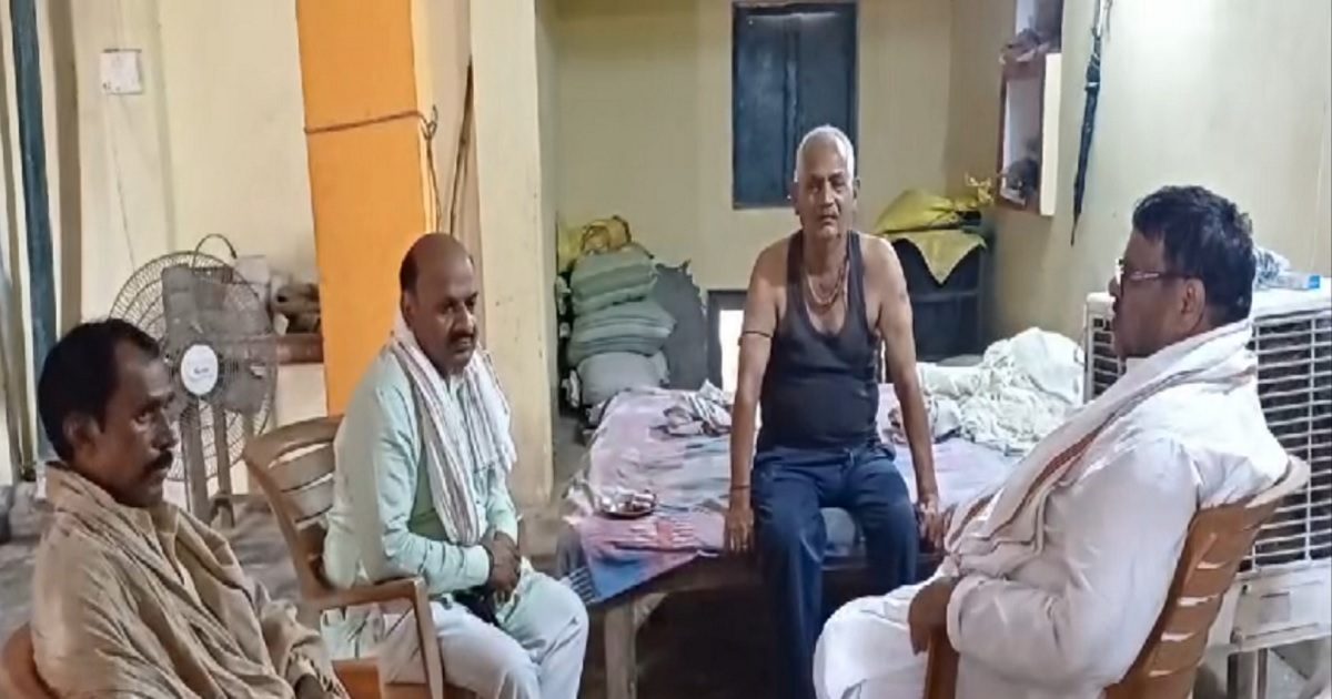 विभव कुमार के पिता बोले- बेटा निर्दोष है…फोन कर मुझे बताई थी सारी बात