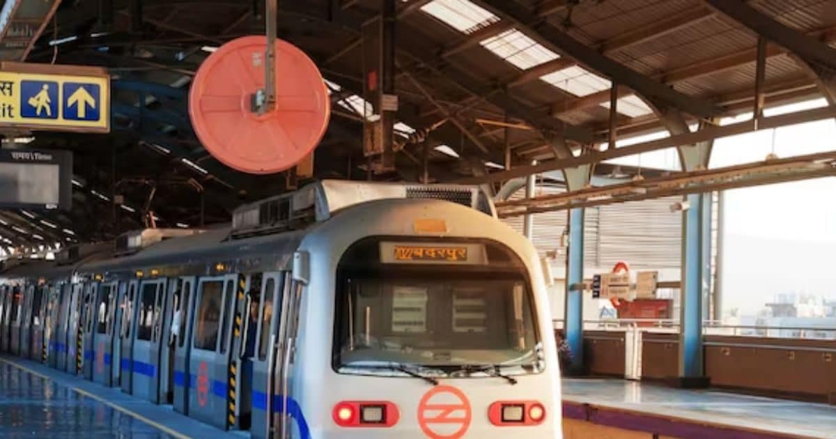 Delhi Metro: महिला कोच में सफर करते 1900 पुरुष यात्री धराए
