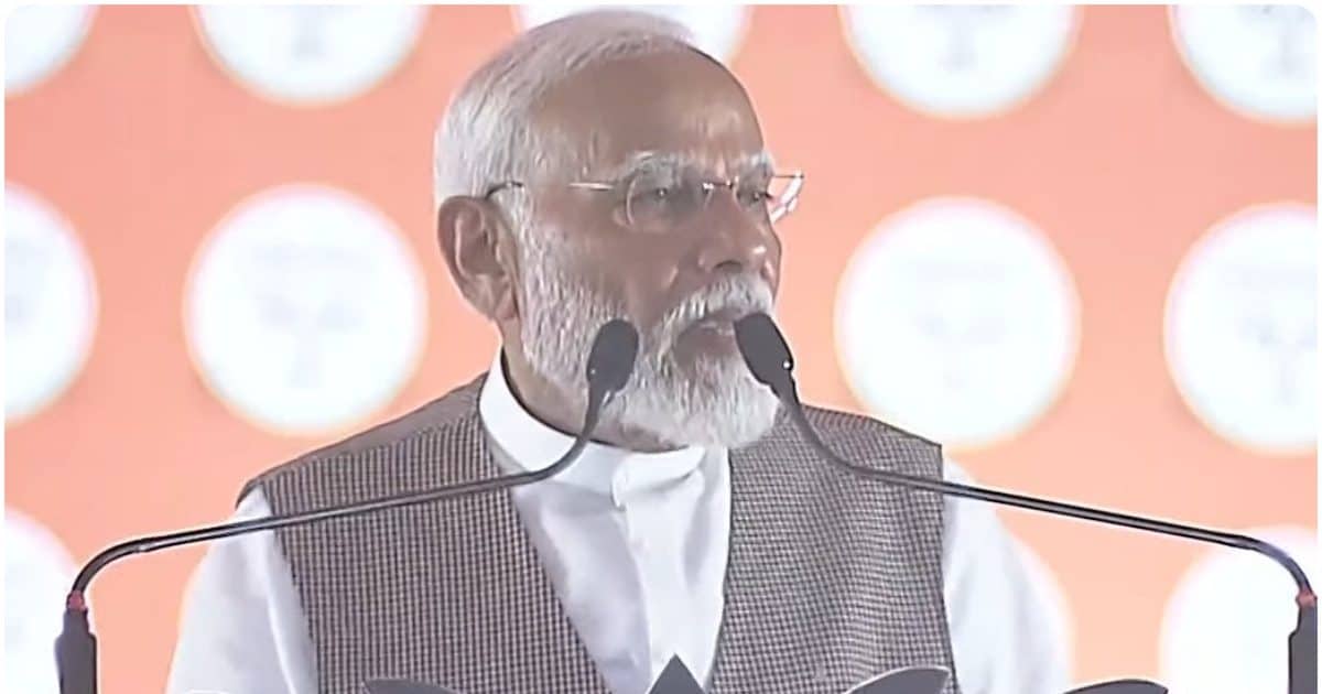 कांग्रेस ने 123 बेशकीमती संपत्तियां रातों-रात वक्फ बोर्ड को सौंपी थी: PM मोदी कांग्रेस ने 123 बेशकीमती संपत्तियां रातों-रात वक्फ बोर्ड को सौंपी थी: PM मोदी