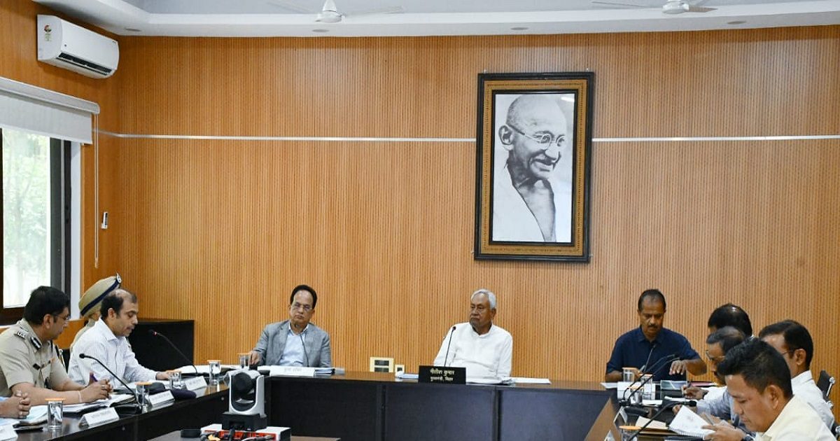 LIVE: बिहार में लॉ एंड ऑर्डर पर CM नीतीश नाराज, अधिकारियों को लगाई कड़ी फटकार LIVE: बिहार में लॉ एंड ऑर्डर पर CM नीतीश नाराज, अधिकारियों को लगाई कड़ी फटकार