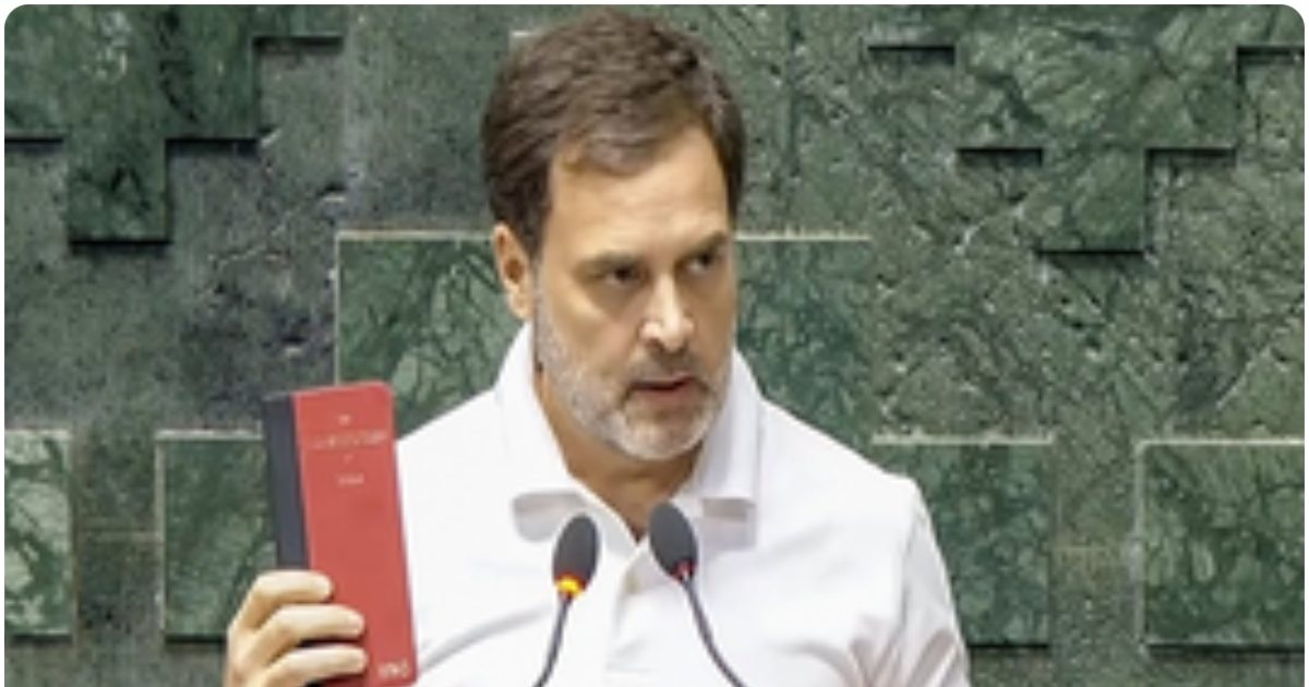 राहुल के हाथ में थी जो ‘लाल किताब’, उस पर संग्राम, नेहरू से इंदिरा तक घेरे में राहुल के हाथ में थी जो ‘लाल किताब’, उस पर संग्राम, नेहरू से इंदिरा तक घेरे में