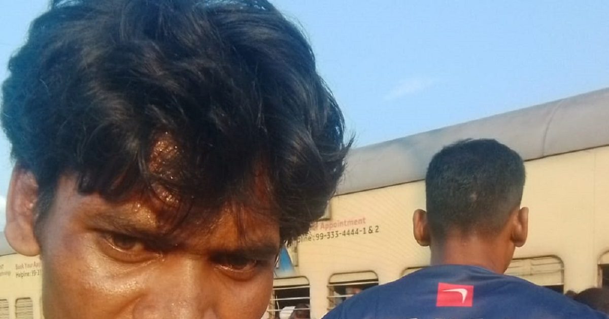 रांची रेलवे स्टेशन पर सतर्क रहिये… मां की गोद में बच्चे को एक औरत ने बिस्किट दी, फिर हौले से महिला को चाय पिलाई और बच्चा गायब! रांची रेलवे स्टेशन पर सतर्क रहिये… मां की गोद में बच्चे को एक औरत ने बिस्किट दी, फिर हौले से महिला को चाय पिलाई और बच्चा गायब!