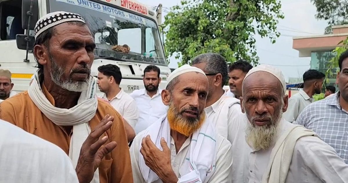 पहले ट्रक के साथ उल्टा लटकाया, फिर थर्ड डिग्री टॉर्चर, VIDEO कॉल पर परिवार को दिखाया पहले ट्रक के साथ उल्टा लटकाया, फिर थर्ड डिग्री टॉर्चर, VIDEO कॉल पर परिवार को दिखाया