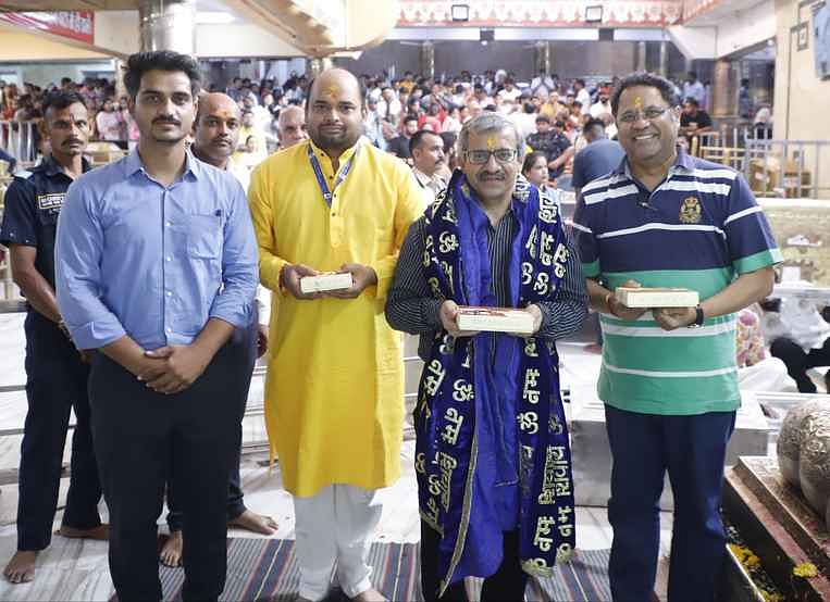 Ujjain News: बाबा महाकाल के दर्शन करने पहुंचे विनीत जोशी, ऐसे लगाया ध्यान कि सब उनकी भक्ति को देखते रह गए