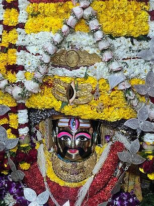 Ujjain News: बाबा महाकाल बने दूल्हा, सिर पर सजा तीन क्विंटल फूलों से बना सेहरा, आज दिन में होगी भस्म आरती