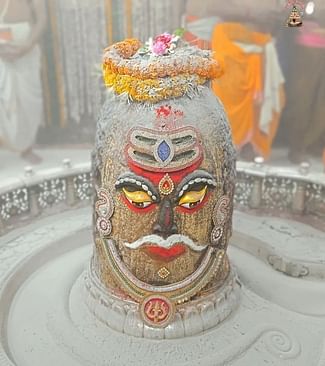 Ujjain Mahakal: भस्म आरती में आज मुंड माला धारण कर सजे बाबा महाकाल, आलौकिक दर्शन का भक्तों को मिला लाभ