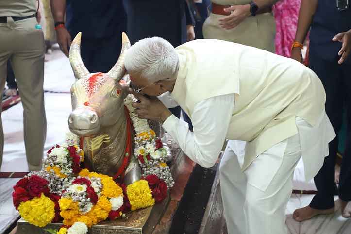 Ujjain News: बाबा महाकाल के दर्शन करने पहुंचे राज्यपाल पटेल, इस अभिनेता ने कहा-ऐसे अद्भुत दर्शन कभी नहीं किए