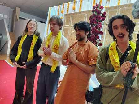 Baba Bageshwar: बागेश्वर सरकार की जिंदगी पर हुआ शोध, न्यूजीलैंड के विवि की टीम ने तीन दिन तक समझीं बारीकियां