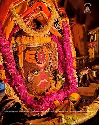 Ujjain Mahakal: शुक्ल पक्ष की अष्टमी पर सूर्य, चंद्र और त्रिपुंड लगाकर सजे बाबा महाकाल, धारण किया नवीन मुकुट