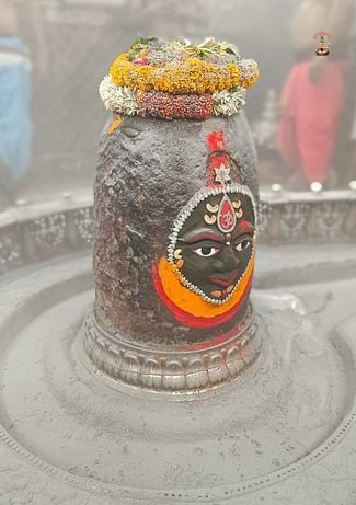 Ujjain News: पंचामृत स्नान के बाद भस्म आरती में हुआ बाबा का भांग से शृंगार, जय महाकाल के उद्घोष से गूंजा परिसर