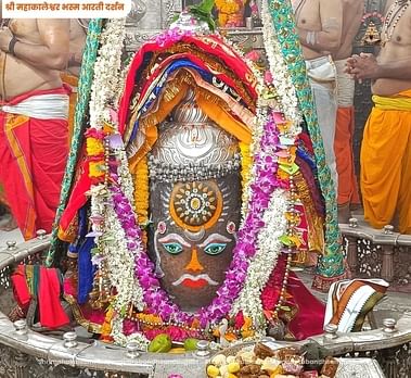 Ujjain News: कृष्ण पक्ष की चतुर्थी तिथि पर हुआ महाकाल का अलौकिक शृंगार, देखते ही रह गए श्रद्धालु