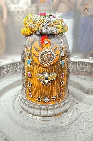 Ujjain News: चंदन से श्रृंगार, खुशबू से महका बाबा महाकाल का दरबार, भस्म आरती में पहुंचे हजारों श्रद्धालु