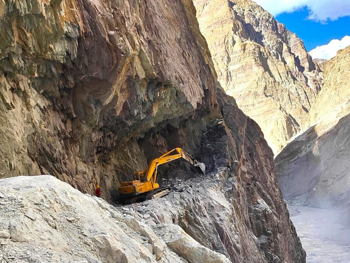 फ्लाइट से नहीं, सड़क मार्ग से भी हर मौसम में जा सकेंगे लेह, सेना काे भी राहत फ्लाइट से नहीं, सड़क मार्ग से भी हर मौसम में जा सकेंगे लेह, सेना काे भी राहत