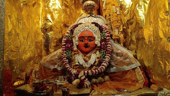 Dewas News: नवरात्रि के पहले दिन माता टेकरी पर पहुंचे श्रद्धालु, मां तुलजा भवानी और चामुंडा देवी के किए दर्शन