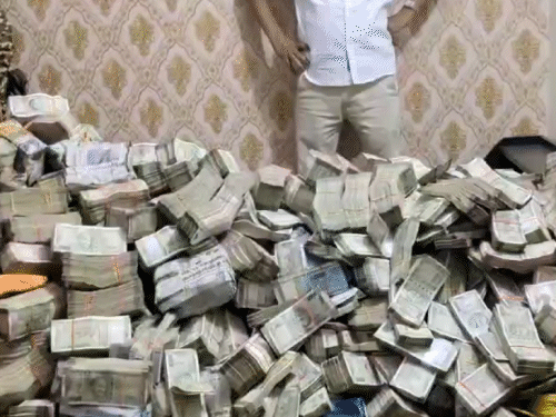 झारखंड में 9 जगह ED की रेड, ₹20 करोड़ बरामद: मंत्री के पीए के सर्वेंट के घर हुई जब्ती, नोटों की गिनती जारी – Ranchi News