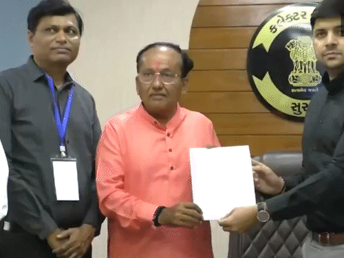 लोकसभा चुनाव में भाजपा का खाता खुला: सूरत के कैंडिडेट मुकेश दलाल निर्विरोध जीते; कांग्रेसी कैंडिडेट का पर्चा रद्द हुआ, 8 ने नाम वापस लिया – Gujarat News