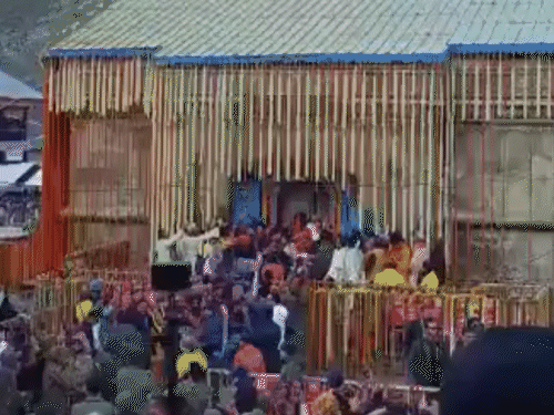 चार धाम यात्रा शुरू, केदारनाथ के कपाट खुले: CM धामी भी पहुंचे; जीरो डिग्री टेम्प्रेचर के बीच गौरीकुंड में 10 हजार श्रद्धालु मौजूद
