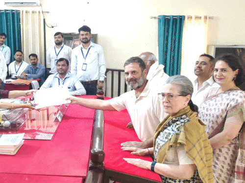 राहुल गांधी ने रायबरेली से नामांकन किया: सोनिया-प्रियंका मौजूद रहीं; प्रियंका बोलीं- हम सेवा की राजनीति वापस चाहते हैं – Amethi District News