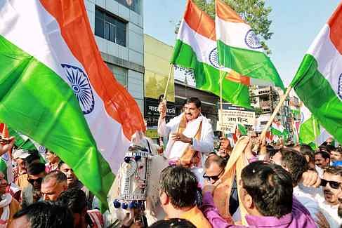 Ujjain News: ऑपरेशन सिंदूर की सफलता पर निकली तिरंगा यात्रा, शहीदों को श्रद्धांजलि देकर घोड़े पर सवार हुए सीएम