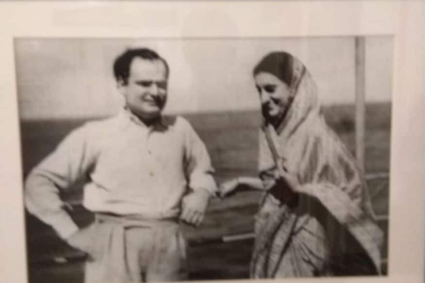 दूसरे धर्म में शादी के बाद भी कैसे ताउम्र हिंदू बनी रहीं इंदिरा गांधी, खास तरीके से हुई शादी दूसरे धर्म में शादी के बाद भी कैसे ताउम्र हिंदू बनी रहीं इंदिरा गांधी, खास तरीके से हुई शादी