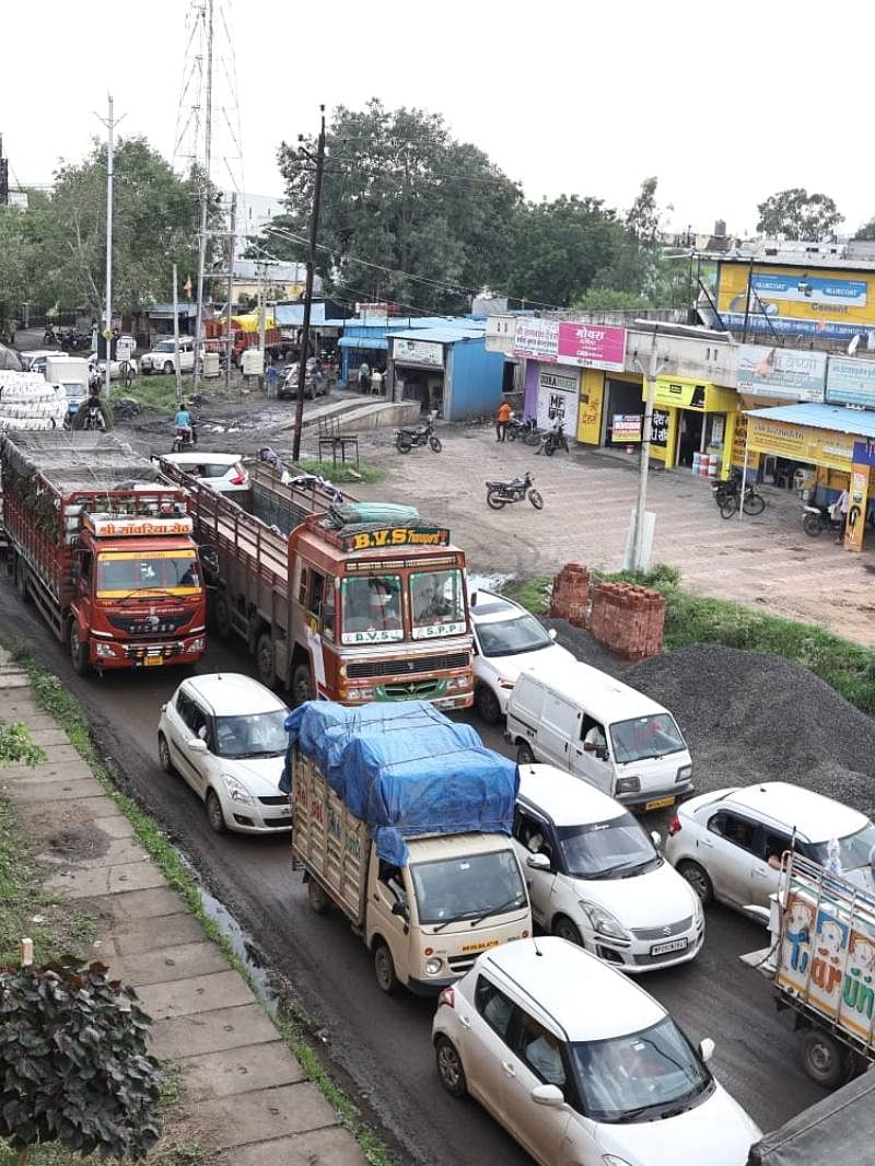 इंदौर में जानलेवा महाजाम, जाम में फंसी हजारों जिंदगियां