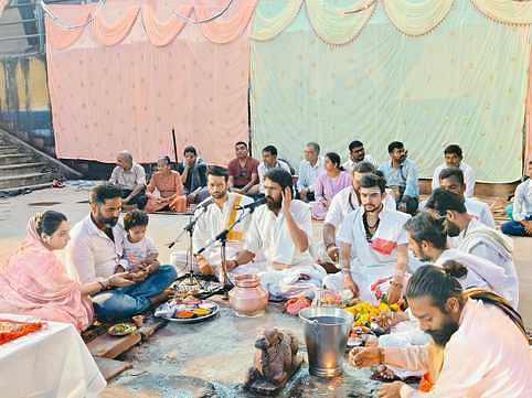 Onkareshwar News: श्रावण मास के शुभारंभ के साथ शुरू हुई मां नर्मदा की आरती, कोटितीर्थ घाट पर हुआ भव्य आयोजन