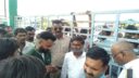 MP: नाराज किसानों ने मंडी गेट पर की तालाबंदी, कहा- ये हमारी पेट की है लड़ाई, अभी बंद मुट्ठी में है बात…नहीं तो