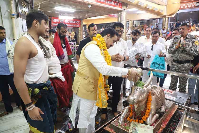 Ujjain News: पूर्व गृहमंत्री ने किए महाकाल और बाबा अंगारेश्वर के दर्शन, बोले- भारत विश्व गुरु बने बस यही कामना
