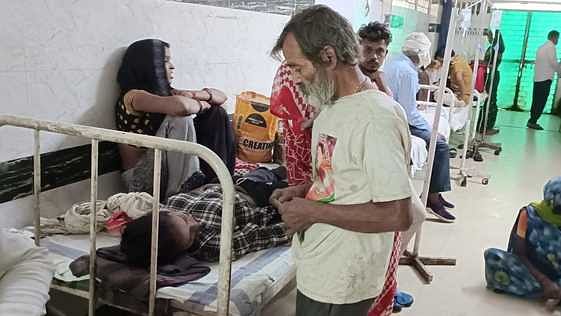 MP News: हॉस्पिटल में झाड़फूंक! बीमार युवती के परिजनों ने बुलाया ओझा, प्रबंधन ने भी नहीं जताई आपत्ति