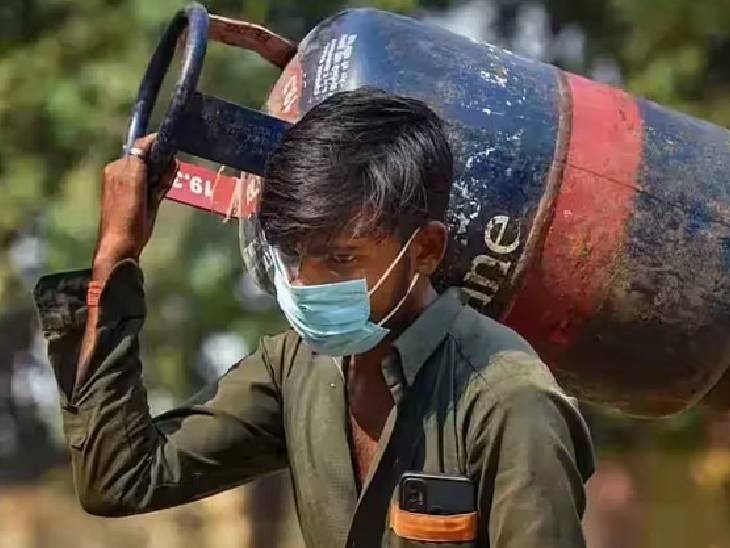 कॉमर्शियल गैस सिलेंडर के दाम 20 रुपए तक घटे: एविएशन फ्यूल महंगा होने से फ्लाइट टिकट के दाम बढ़ सकते हैं, आज से हुए 5 बड़े बदलाव कॉमर्शियल गैस सिलेंडर के दाम 20 रुपए तक घटे: एविएशन फ्यूल महंगा होने से फ्लाइट टिकट के दाम बढ़ सकते हैं, आज से हुए 5 बड़े बदलाव