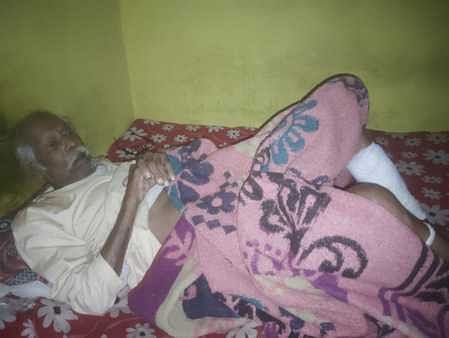 Damoh News: दो गांवों को जोड़ने वाला पुल पानी में डूबा, चार दिन से अपने ही घर में कैद हैं 1300 ग्रामीण