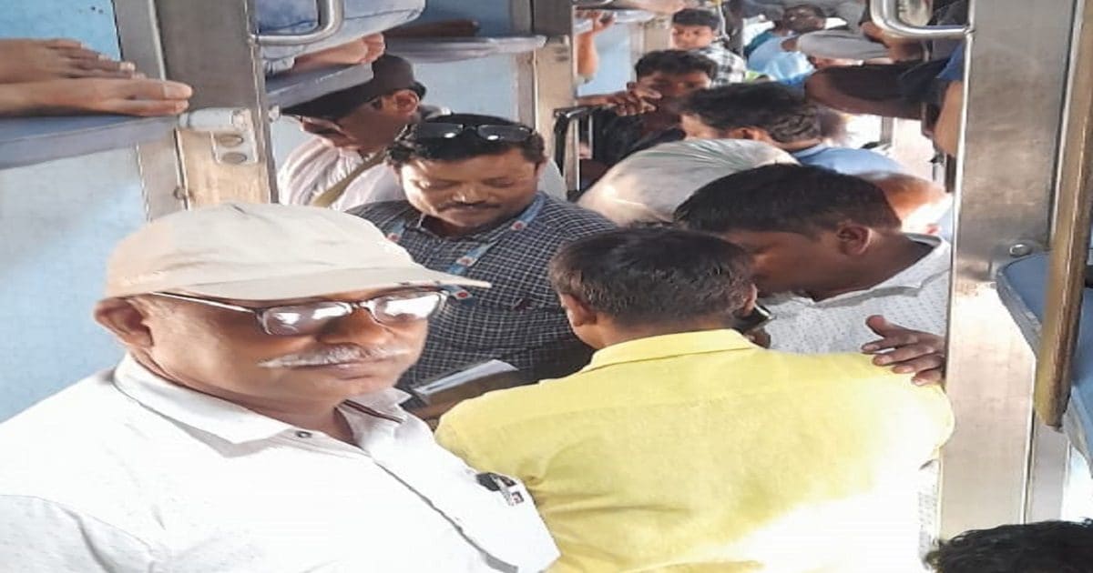 यात्री और टीटी का 6 डिब्बों तक चला चोर-सिपाही का खेल, स्पीड से बिगड़ा खेल यात्री और टीटी का 6 डिब्बों तक चला चोर-सिपाही का खेल, स्पीड से बिगड़ा खेल