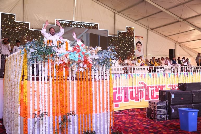 Sagar: 220 साल पुराने रहस मेले का केंद्रीय मंत्री वीरेंद्र ने किया शुभारंभ, कल किसान सम्मेलन में आएंगे CM यादव Sagar: 220 साल पुराने रहस मेले का केंद्रीय मंत्री वीरेंद्र ने किया शुभारंभ, कल किसान सम्मेलन में आएंगे CM यादव