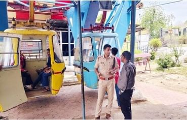 Sehore News: भारत-पाकिस्तान तनाव के बीच प्रशासन अलर्ट, पुलिस टीम ने संभाला मोर्चा, सलकनपुर की देखीं व्यवस्थाएं Sehore News: भारत-पाकिस्तान तनाव के बीच प्रशासन अलर्ट, पुलिस टीम ने संभाला मोर्चा, सलकनपुर की देखीं व्यवस्थाएं