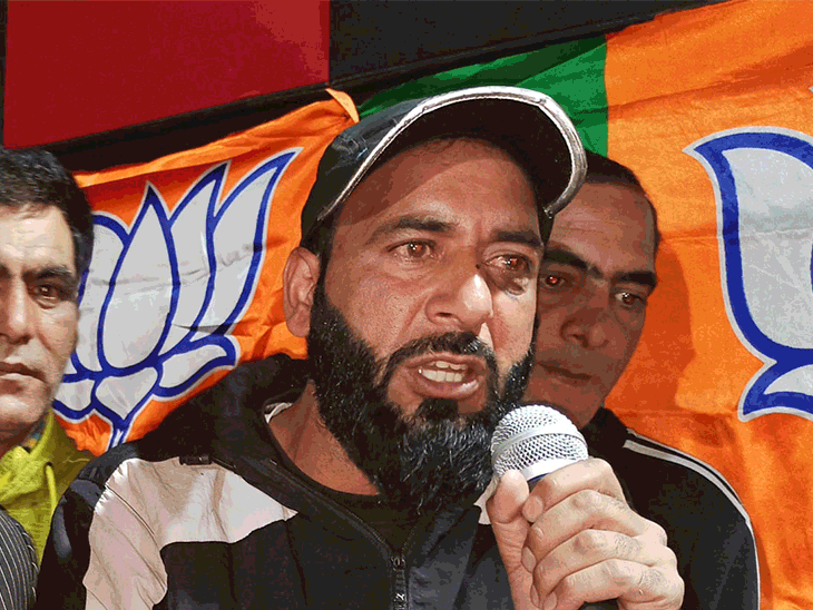 जम्मू-कश्मीर में एक घंटे के भीतर दो आतंकी हमले: शोपियां में भाजपा नेता की हत्या; अनंतनाग में राजस्थान के कपल पर फायरिंग, पति गंभीर जम्मू-कश्मीर में एक घंटे के भीतर दो आतंकी हमले: शोपियां में भाजपा नेता की हत्या; अनंतनाग में राजस्थान के कपल पर फायरिंग, पति गंभीर