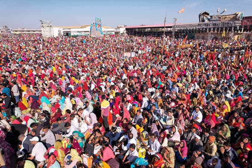 Sehore news: कुबेरेश्वरधाम पर उमड़ा आस्था का महाकुंभ, सात दिवसीय रुद्राक्ष महोत्सव में पहुंचे लाखों श्रद्धालु