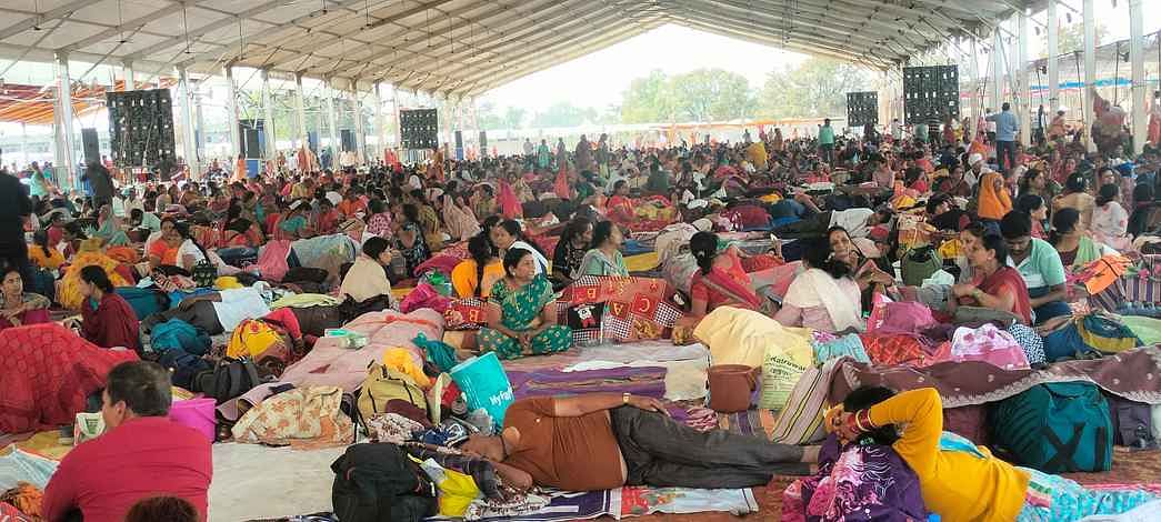 MP News: कुंभ की तर्ज पर कुबेरेश्वरधाम में इंतजाम, पंडाल-डोम श्रद्धालुओं से भरे, कल से रुद्राक्ष महोत्सव शुरू