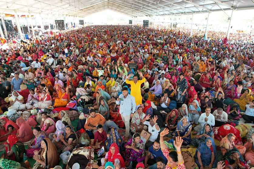 Mahashivratri: कुबेरेश्वरधाम में रुद्राक्ष महोत्सव में उमड़े हजारों भक्त, प्रदीप मिश्रा ने बताई शिव की महिमा