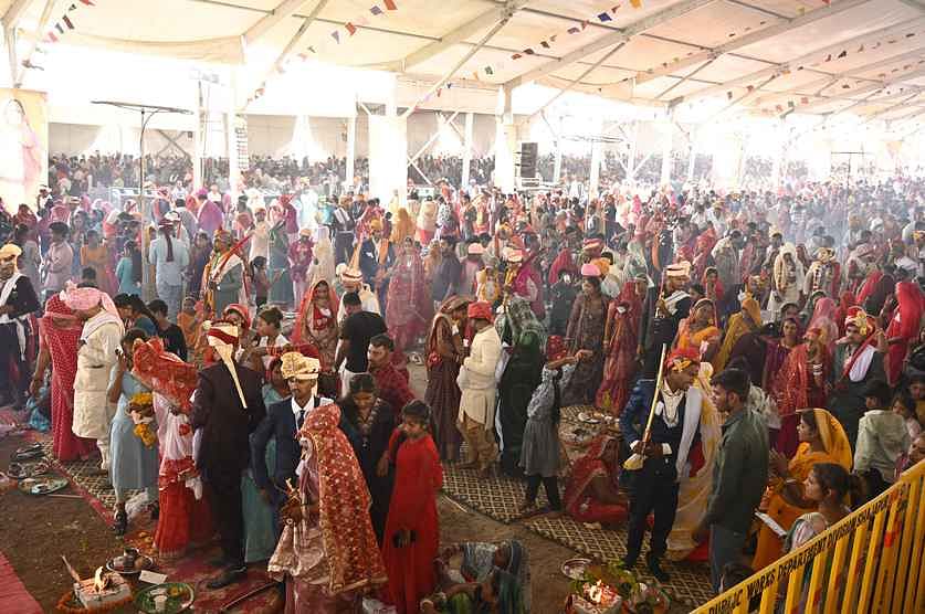 Dhar News: धार के उमरबन में 2123 जोड़ों का सामूहिक विवाह, मुख्यमंत्री ने दी जिले को करोड़ों की सौगात Dhar News: धार के उमरबन में 2123 जोड़ों का सामूहिक विवाह, मुख्यमंत्री ने दी जिले को करोड़ों की सौगात