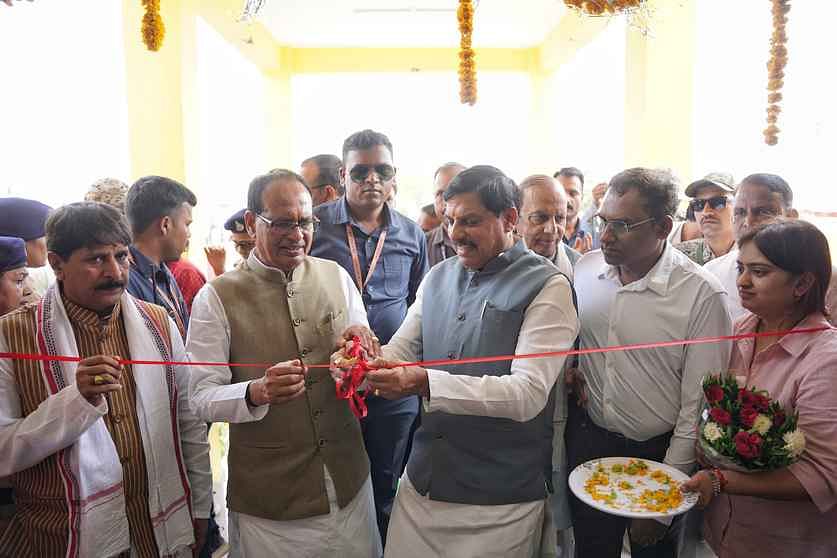 MP News: सीहोर में सामूहिक विवाह सम्मेलन, शिवराज-सीएम मोहन ने दिलाया सेना का मनोबल बढ़ाने का संकल्प MP News: सीहोर में सामूहिक विवाह सम्मेलन, शिवराज-सीएम मोहन ने दिलाया सेना का मनोबल बढ़ाने का संकल्प