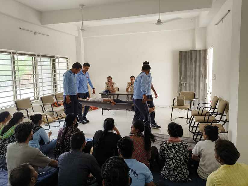 Sehore News: सीहोर जिले के 2345 सिविल डिफेंस वालंटियर तैयार, युद्ध समेत अन्य आपातकालीन समय में करेंगे काम Sehore News: सीहोर जिले के 2345 सिविल डिफेंस वालंटियर तैयार, युद्ध समेत अन्य आपातकालीन समय में करेंगे काम
