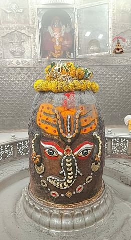 Ujjain News: पूर्णिमा और बुधवार के खास संयोग पर श्री गणेश के रूप मे सजे बाबा महाकाल, दर्शन कर आनंदित हुए भक्त