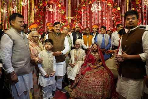 Gwalior: ऊर्जा मंत्री सिंह की बेटी की शादी में शामिल हुए CM यादव, वर-वधु को दिया आशीर्वाद, आज दिल्ली में बैठक