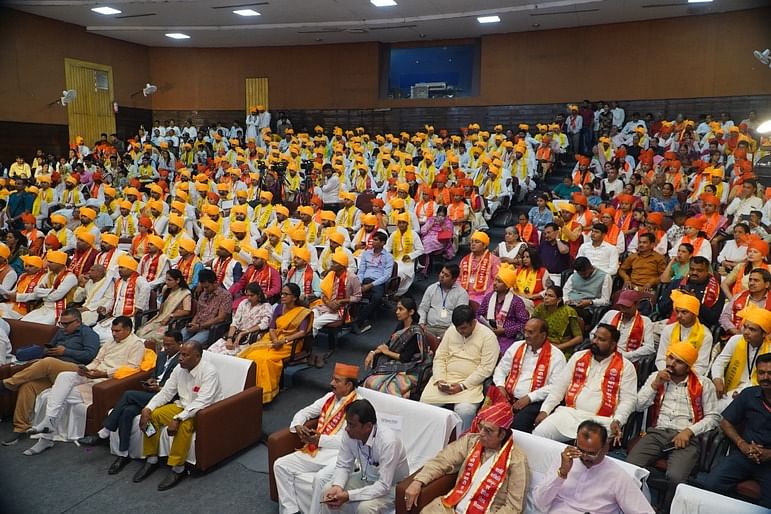 Ujjain News: दीक्षांत समारोह में पहुंचे राज्यपाल, बोले- समय और शिक्षा का सही उपयोग ही व्यक्ति को सफल बनाता है Ujjain News: दीक्षांत समारोह में पहुंचे राज्यपाल, बोले- समय और शिक्षा का सही उपयोग ही व्यक्ति को सफल बनाता है