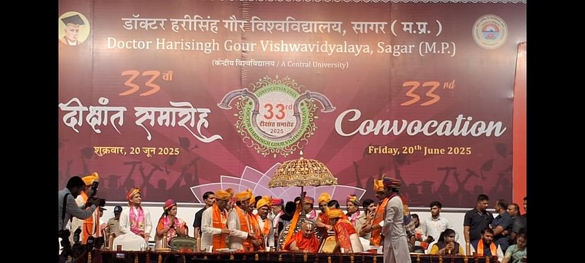 Sagar News: केंद्रीय विश्वविद्यालय का 33वां दीक्षांत समारोह, स्वामी रामभद्राचार्य को मिली मानद डीलिट् की उपाधि Sagar News: केंद्रीय विश्वविद्यालय का 33वां दीक्षांत समारोह, स्वामी रामभद्राचार्य को मिली मानद डीलिट् की उपाधि