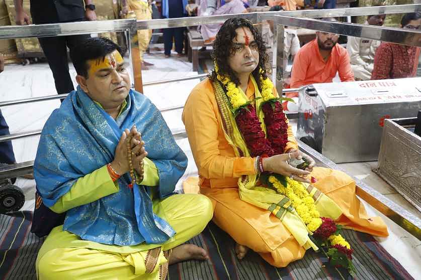 Ujjain Mahakal: महाकाल दर्शन करने पहुंचे जयपुर विधायक बालमुकुंद, भारत की निरंतर प्रगति के लिए की कामना